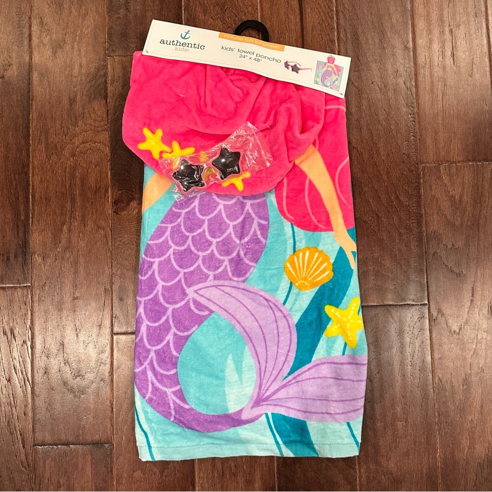 NWT Mermaid hooded towel and sunglasses set
